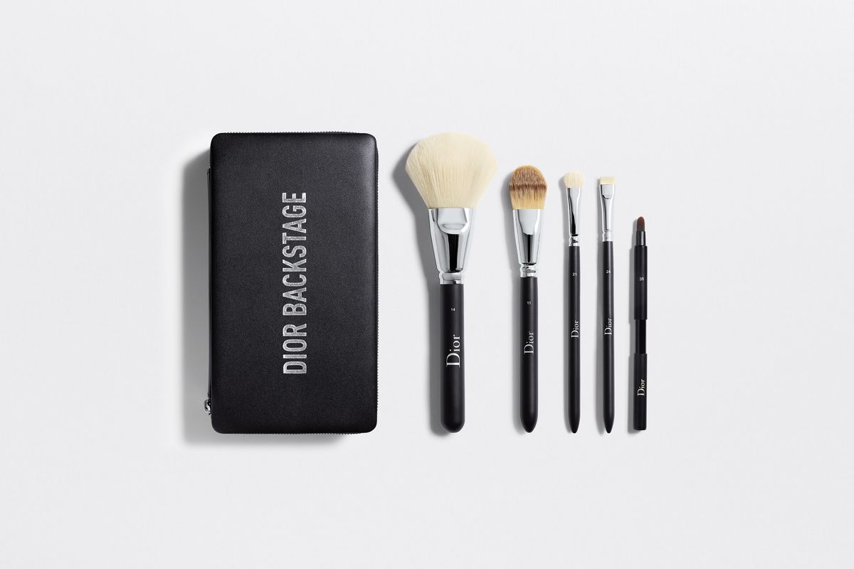 Backstage-Pouch-Brush