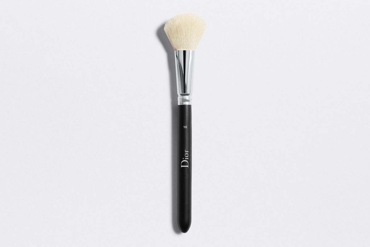 Brocha de maquillaje Dior Backstage Blush Brush N° 16 DIOR